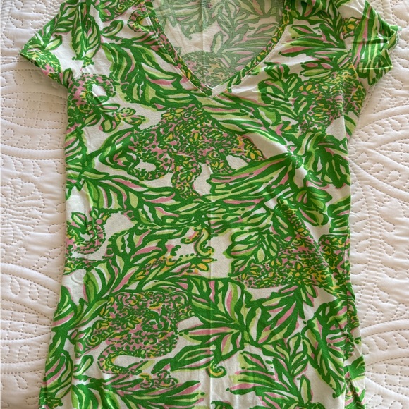 Lilly Pulitzer Tops - Lilly Pulitzer Green Graphic Fitted T-Shirt